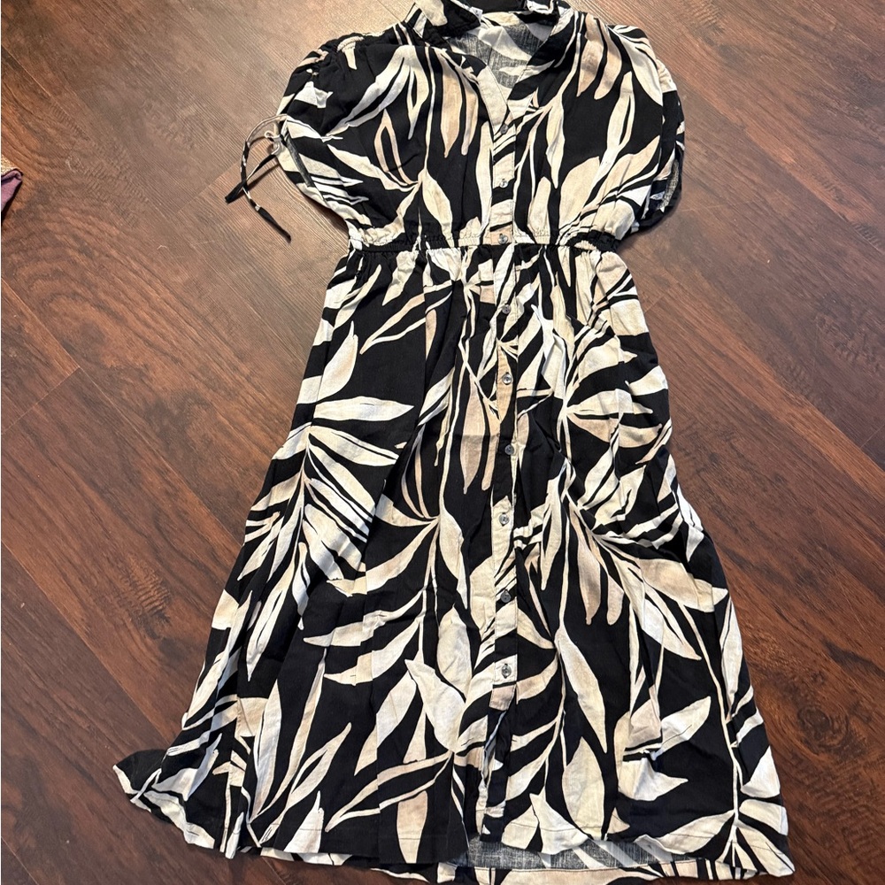 Time and Tru Black and Cream Leaf Maxi Dress